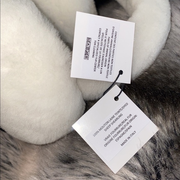 ❗️SOLD❗️Chanel Ivory shearling earmuffs BNWT - Picture 9 of 10